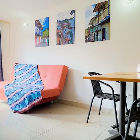 Hostal - Dona Elva A 15 Min Del Aeropuerto Rionegro Luaran gambar