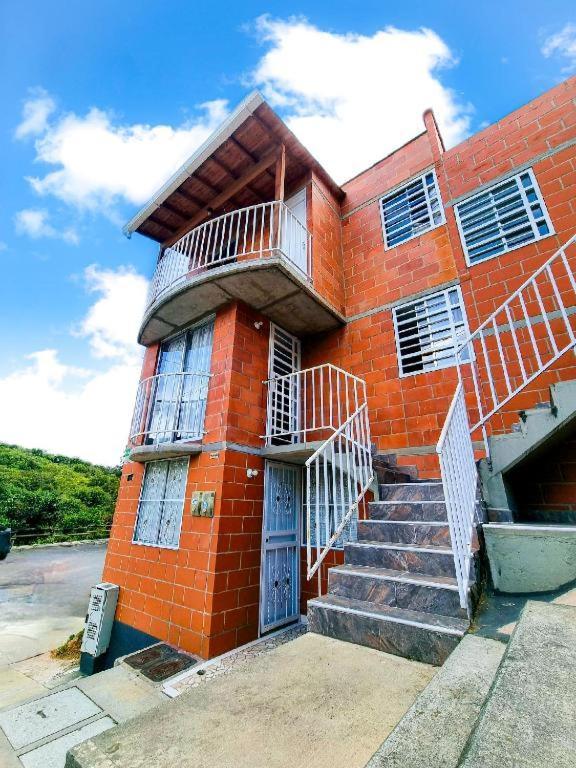 Hostal - Dona Elva A 15 Min Del Aeropuerto Rionegro Luaran gambar